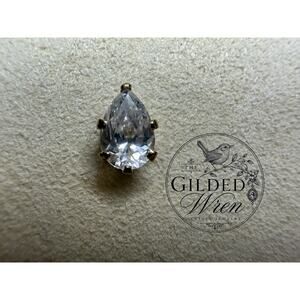 Vintage 14K Gold Pear Cut CZ Stud Earrings Petite Teardrop 6.3x4mm .55g